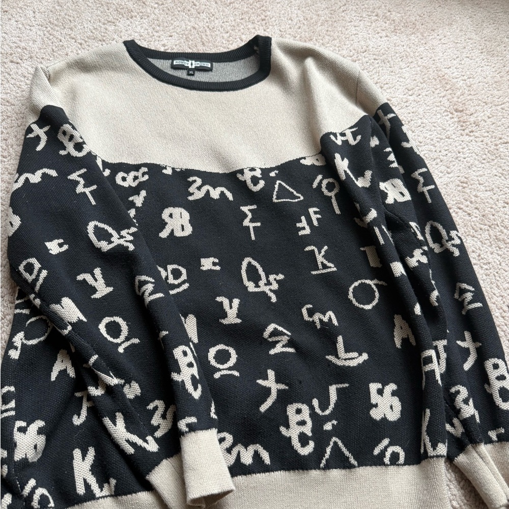 High quality Western Brand Knit Sweater in Black & Beige